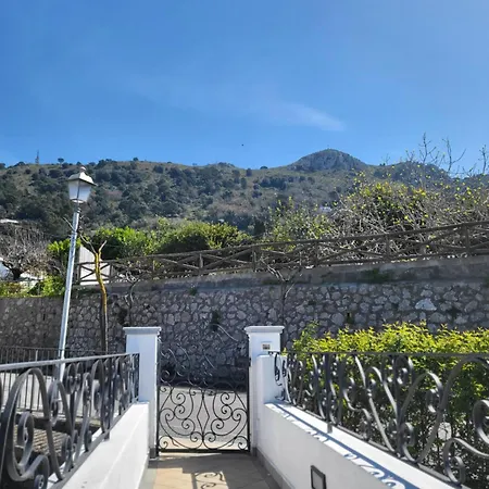 Konukevi L'agrumeto Anacapri (Isola di Capri)